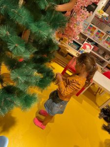 kids zone Christmas p 020